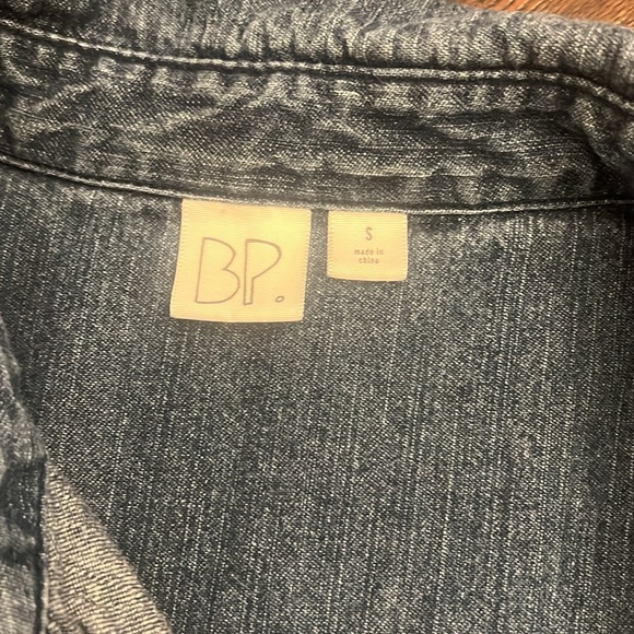 💙 BP Denim Chambray Button Down Size Small - Picture 2 of 4